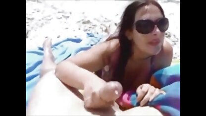La video lesbo orge massaggiatrice dà un membro una bomba da un pugnale