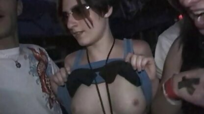 Brunetta con piercings prende film porno lesbo scopata da un succoso banner Fanculo