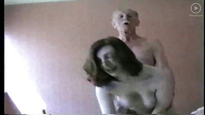 La rossa dà la testa video porno con donne lesbiche al vecchio corpo di pepe mentre quest'ultimo dà la figa